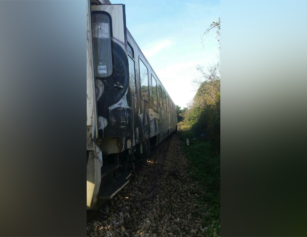 Путнички воз искочио из шина на прузи Београд - Бар