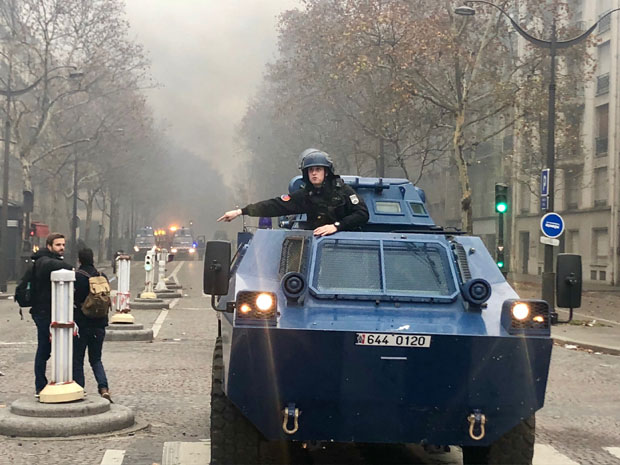 Нова година у знаку мириса барута и пламена: Французи истерују ђавола из либералног капитализма и тешко да ће неко да их спречи у томе