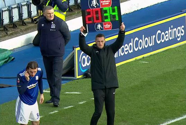 За само 98 секунди направио хаос на терену: Да ли је Хрват најгора измена у историји? (ФОТО)