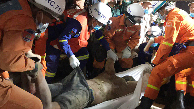 Стравична несрећа: 36 мртвих у срушеној згради, 23 повређено