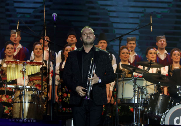 Ни дигитално доба не може да „избрише“ традицију: Дејан Петровић о вери и нашим обичајима