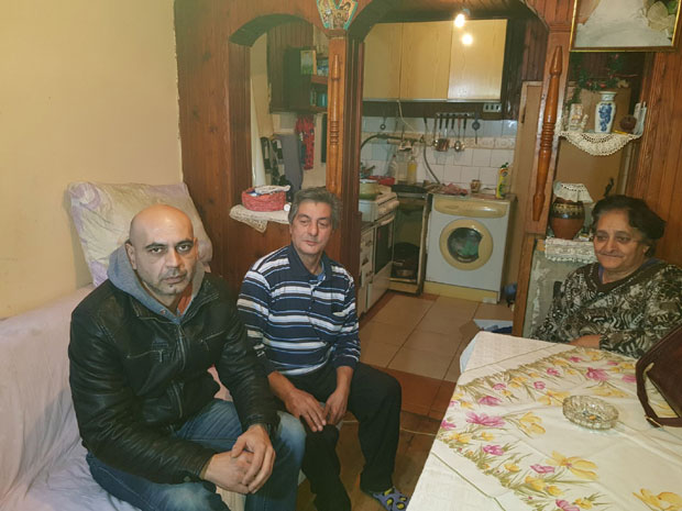 Били смо у кући Монике Каримановић: Преживели су пакао, а ево каква је атмосфера у породици пошто је Малчански берберин ухапшен (ЕКСКЛУЗИВНИ ВИДЕО)