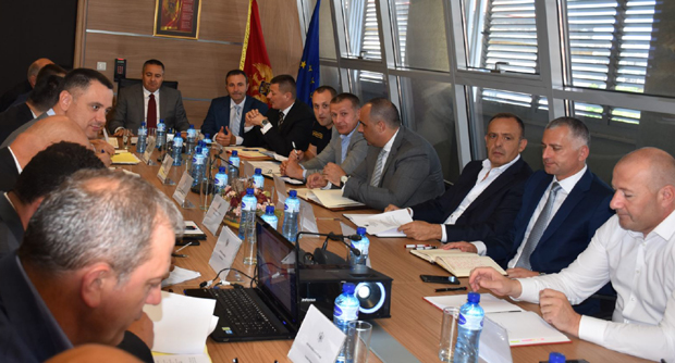 Верници достојанствени упркос најавама хаоса: Полиција Црне Горе захвална грађанима на мирним окупљањима 