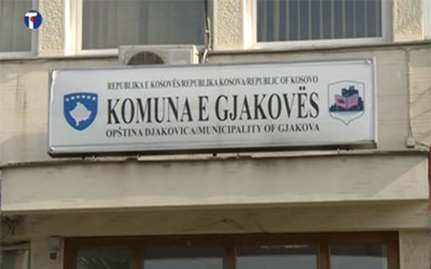 Расељени поново не могу у своју светињу: У Ђаковици протест Албанаца, сметају им српски верници 