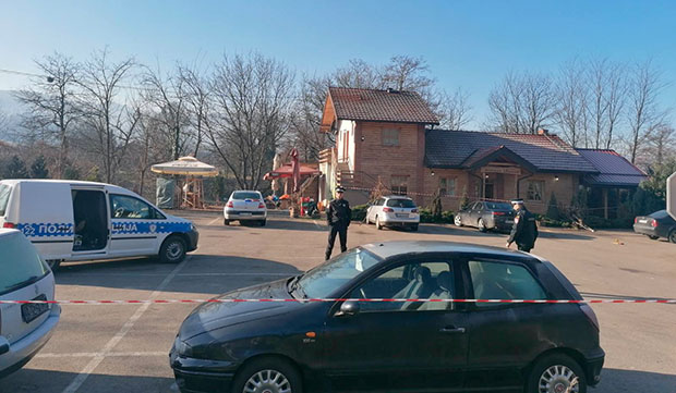 Трагедија на Бадњи дан: Газда усред Брвнаре хицем из кубуре убио конобара