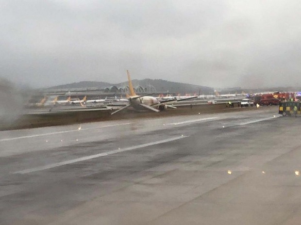 Авион склизнуо са писте у Истанбулу, евакуисани путници