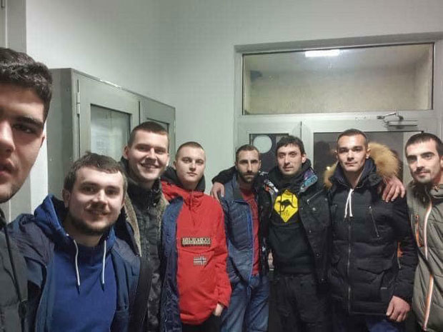 У Пљевљима приведена група младића: Узвикивали „Не дамо светиње“, а то засметало полицији? 