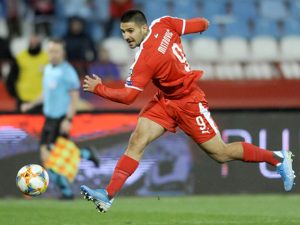 Навијачи Тотенхема одушевљени - Мурињо купује Митровића