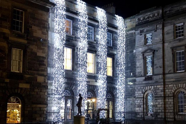 Нови туристички тренд: Људи плаћају да би провели ноћ у затвору?