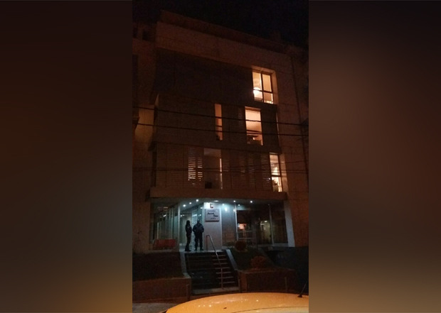 Испред Недине зграде на Врачару МУК: Полиција и Хитна помоћ у Дубљанској улици, попаљена светла у глумичином стану (ФОТО СА ЛИЦА МЕСТА)