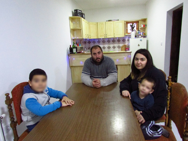 Уочи прошлог Бадњег дана пожар им је све уништио, а сада су на сигурном захваљујући хуманим људима: Белићи дочекали Божић у новом дому 