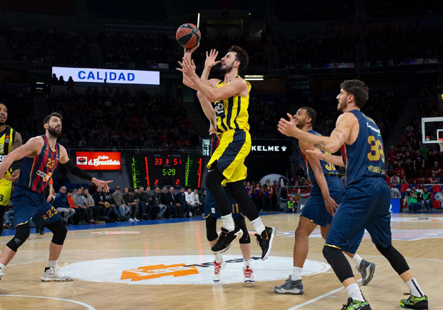 Вестерман пресликао Карија: Некадашњи играч Партизана постигао чак седам тројки из осам покушаја