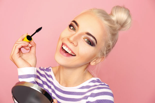 Маскара вам се осушила? Откривамо трик како да је освежите