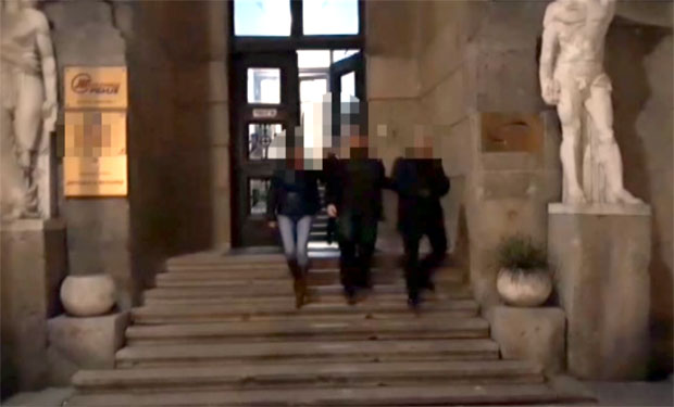 Погледајте како je ухапшен директор Инфраструктура железница Србије, осумњичен да је примио мито од 10.000 евра (ВИДЕО)