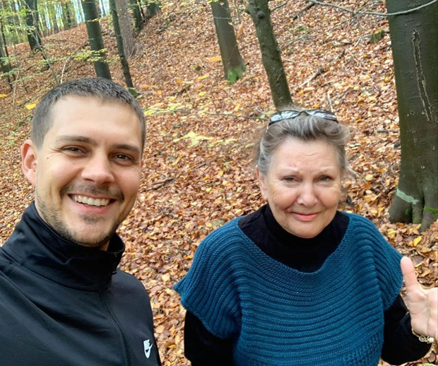 Озбиљно ме тролује: Милош Биковић се на Инстаграму нашалио са мајком