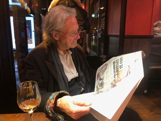 Два шардонеа, приче о спорту, писању, београдским кафеима и  метохијској виногорској кући: Једно вече са нобеловцем