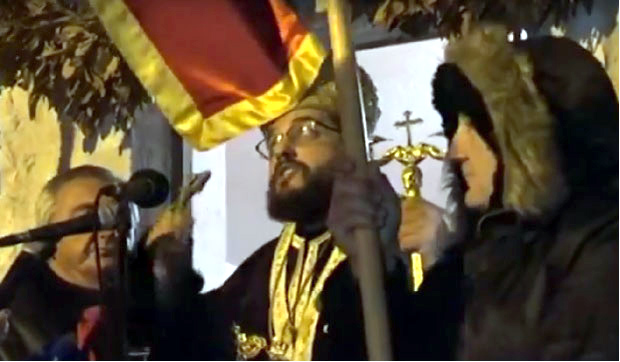 “Макните ми ту заставу”: Мирашевом попу смета и црногорско обележје (ВИДЕО)