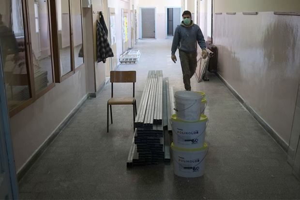 Затвореници дају и намештај: Реновирана школа у Ноћају захваљујући помоћи Казнено-поправног завода