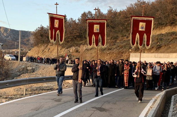 Мило не да закон, цркви потура уговор