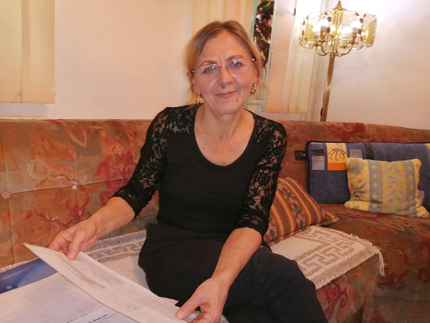 Једну ћерку сам пронашла, за другом трагам: Верица две деценије не одустаје од близнакиња за које верује да су јој отете на порођају