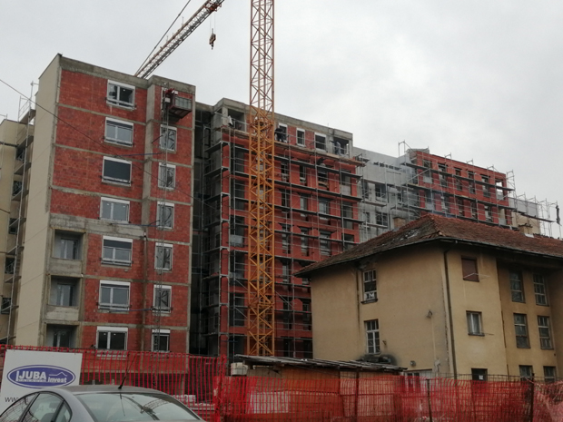 На месту радничког насеља оштећеног у земљотресу ничу четири осмоспратнице: Кров за 366 краљевачких породица 