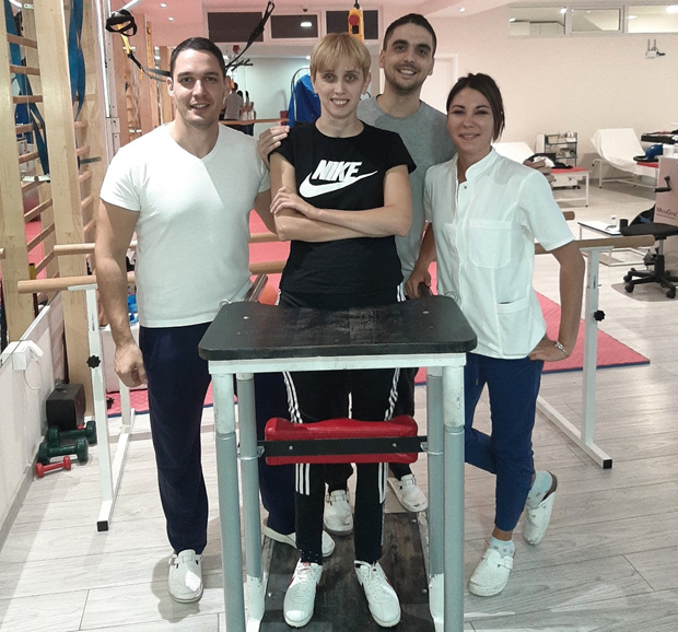 Данијела (27) успела да устане из колица три године после несреће: Матичне ћелије је подигле на ноге