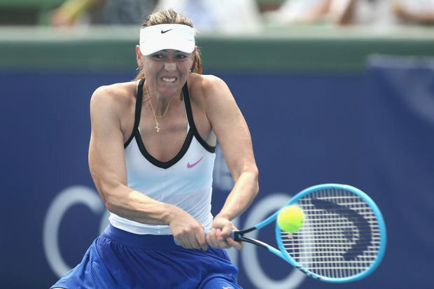 Шарапова и Сигмундова прекинуле меч у Мелбурну због проблема са дисањем