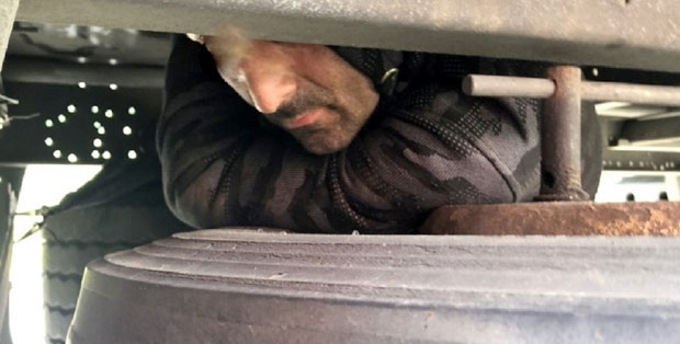 Покушали да на осовини аутобуса дођу од Сарајева до Хамбурга