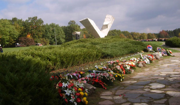Одржан Велики школски час у сећање на стрељане ђаке и професоре у Шумарицама
