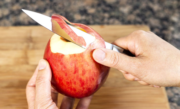 ПРОПУСТ ТУЗЛАНСКОГ АЕРОДРОМА: Путник у авион унео нож дугачак 20 центиметара, открили га када је љуштио јабуку