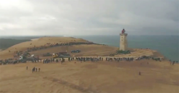 Данска: Светионик померен 70 метара да не би пао у море (ВИДЕО)