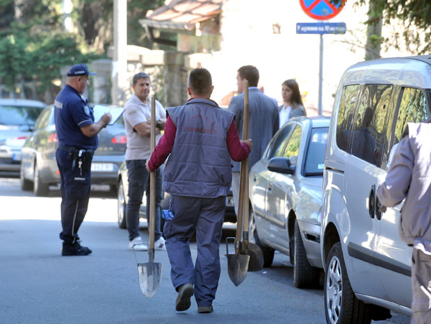 ДЕТАЉИ ЗЛОЧИНА НА ДЕДИЊУ: Мртву мајку закопао у гаражу да не би остао без пензије?