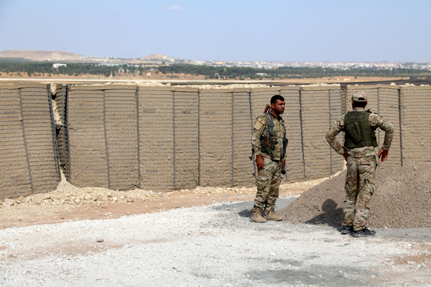 Руси гарантују за Курде: Повукли су се на 32 километра од границе и спремни су да разговарају