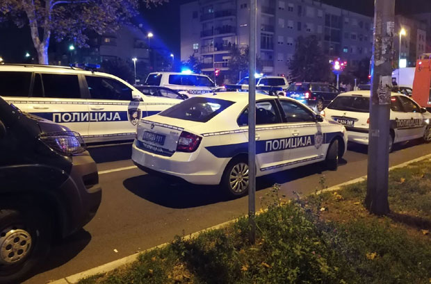 МИСТЕРИОЗНА СМРТ ДЕВОЈКЕ: Полицију до тела у колима на паркингу довео телефон са фотографијама искасапљеног тела?