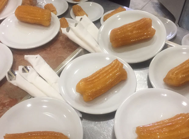 ШПИЈУНКА: Марко Ђурић колеге частио тулумбама