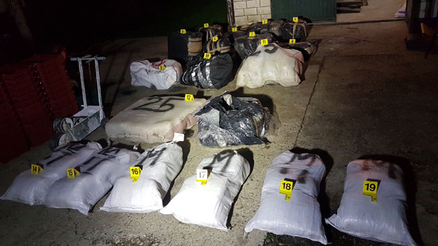 „ТЕБРА” ТРЕСЕ НАРКОДИЛЕРЕ: Одузето пола тоне сканка