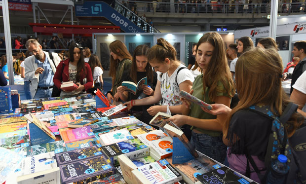 Деца преплавила Сајам књига: Поред лектире тражили и приче о зомбијима