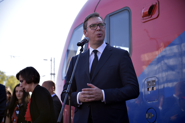 КИНЕСКЕ ЖЕЛЕЗНИЦЕ ПОЗДРАВЉАЈУ СРПСКИ НАРОД: Вучић дочекао први теретни воз са опремом за брзу пругу (ФОТО + ВИДЕО)