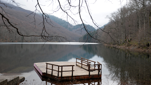 АЛАРМАНТНО: Призор на Биоградском језеру шокирао посетиоце (ФОТО)