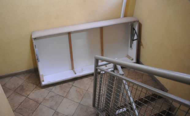 ИСТРАГА О ТЕЛУ НАЂЕНОМ У НЕХРУОВОЈ: Сликали мртву девојку њеним телефоном, увили је у најлон па хтели да је баце на сметлиште