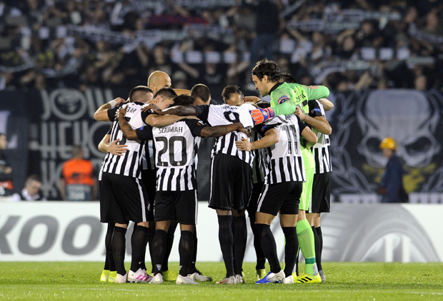 НОЋ АПЛАУЗА БЕЗ ПОЗЛАТЕ: Фантастичан амбијент и одлична игра Партизана нису наплаћени против великог Манчестер јунајтеда