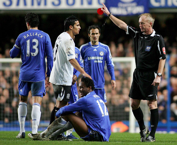 НЕКАДАШЊИ ПРЕМИЈЕРЛИГАШКИ СУДИЈА НЕМА ДИЛЕМУ: Партизан је оштећен против Манчестера! (ВИДЕО)