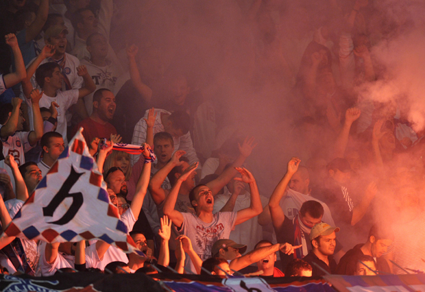 СРАМИТЕ СЕ: После Рађе и “Торцида” са трибина послала јаку поруку због брисања мурала Југопластике