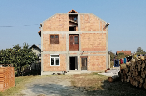 Пекарка и нападач и даље у критичном стању: Ахмо није могао да поднесе раскид