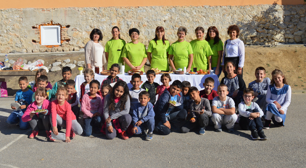 Акција „Изворског зрна“: Домаћа ужина за ђаке у сеоској школи