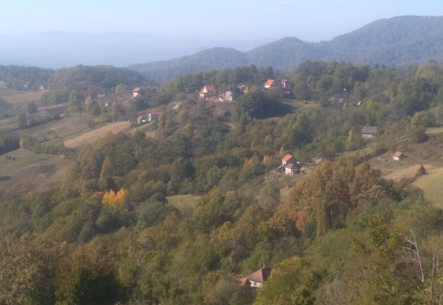 Код Лознице настрадао тракториста: Слетео са литице