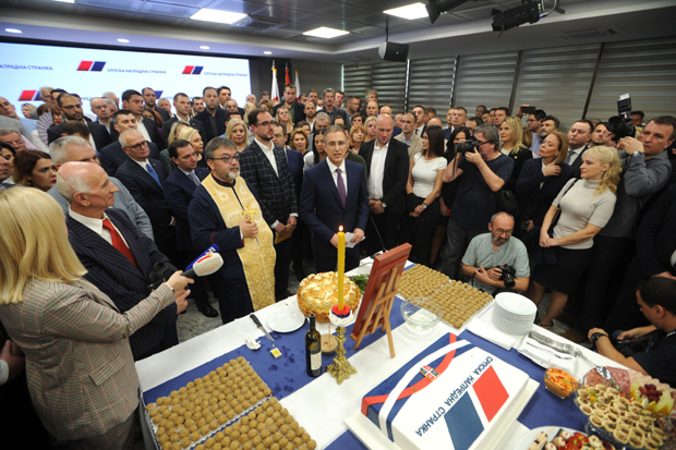 СНС обележила славу: Ми смо странка обичних људи