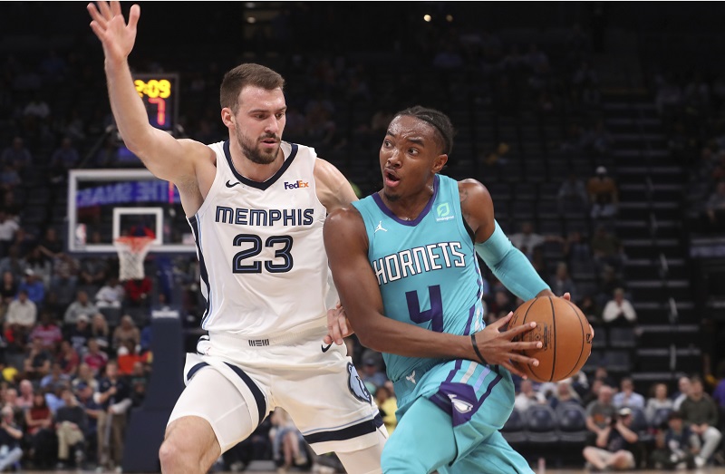 ГУДУРИЋУ, СРБИНЕ: Наш кошаркаш и у НБА лиги на терен истрчава уз православни ритуал (ВИДЕО)