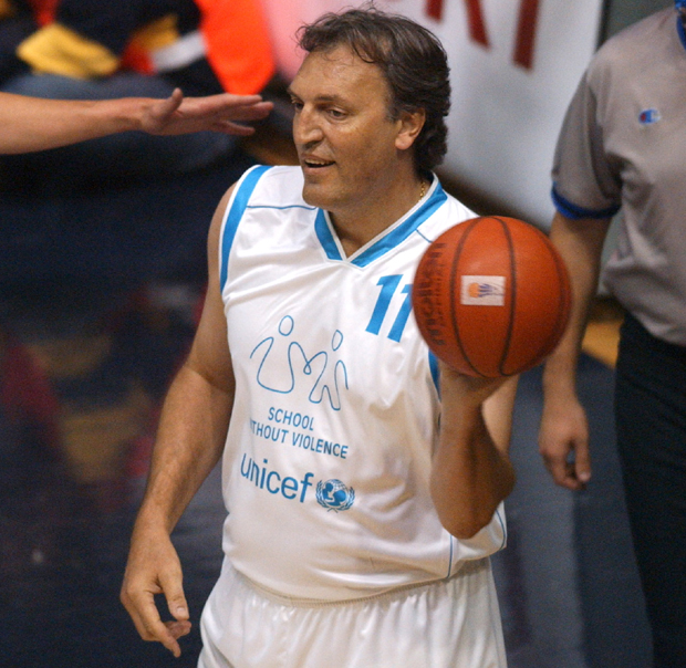 АРМАНИ ОДАО ПРИЗНАЊЕ МЕНЕГИНУ: Милано повлачи дрес са бројем 11, Дино изненађен