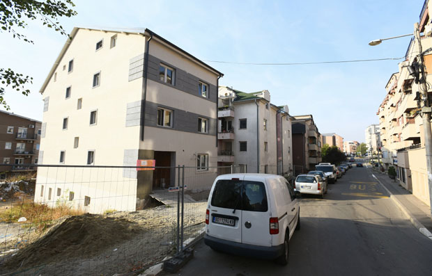 ИНСПЕКЦИЈА ЗАТВОРИЛА ПЕТ ГРАДИЛИШТА: Трака и око завршених објеката!